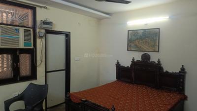 Bedroom Image of 1400 Sq.ft 3 BHK Builder Floor for rent in Dwarka Mor New Delhi for Rs. 35000