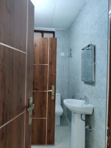 Common Bathroom Image of 900 Sq.ft 2 BHK Builder Floor for sale in Sky Homes, Indirapuram Ghaziabad for Rs. 8500000
