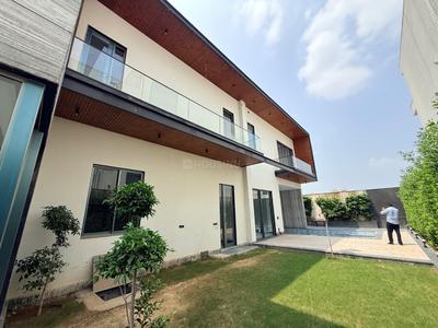 Building Image of 16200 Sq.ft 5 BHK Farm House for sale in Chhattarpur New Delhi for Rs. 350000000
