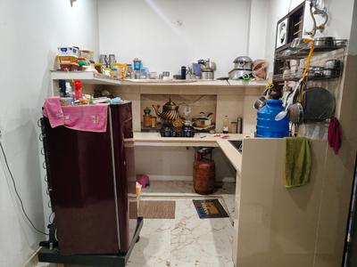Kitchen Image of 1000 Sq.ft 2.5 BHK Builder Floor for rent in Sector 6 Gurgaon for Rs. 16000