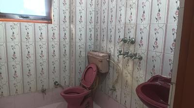 Bathroom Image of 600 Sq.ft 2 BHK Builder Floor for rent in Khushhalpur Moradabad for Rs. 9500