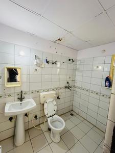 Bathroom Image of 1325 Sq.ft 3 BHK Apartment / Flat for rent in Mahagun Mosaic, Vaishali Ghaziabad for Rs. 36000