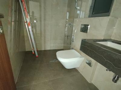 Bathroom Image of 1050 Sq.ft 2 BHK Apartment / Flat for rent in Piramal Mahalaxmi South Tower, Worli Mumbai for Rs. 200000
