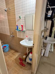 Bathroom Image of 1000 Sq.ft 2 BHK Apartment / Flat for rent in Singh More Ranchi for Rs. 11000