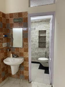 Bathroom Image of 900 Sq.ft 2 BHK Builder Floor for rent in Lajpat Nagar New Delhi for Rs. 35000