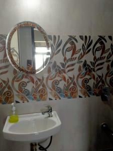 Bathroom Image of 701 Sq.ft 2 BHK Apartment / Flat for sale in Mulund West Mumbai for Rs. 20000000