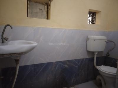 Bathroom Image of 500 Sq.ft 2 BHK Independent House for rent in Kela Nagar Aligarh for Rs. 5000