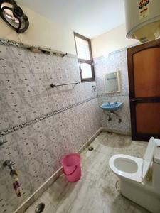 Bathroom Image of 1100 Sq.ft 2 BHK Builder Floor for rent in HUDA Plot Sector 40, Sector 40 Gurgaon for Rs. 36000