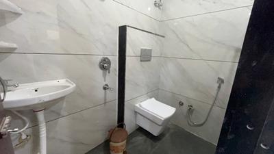 Bathroom Image of 650 Sq.ft 1 BHK Apartment / Flat for rent in Indra Puri Colony Indore for Rs. 17999