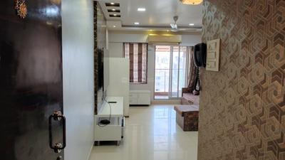 Living Room Image of 1035 Sq.ft 2 BHK Apartment / Flat for rent in Kanakia Niharika, Thane West Thane for Rs. 52000