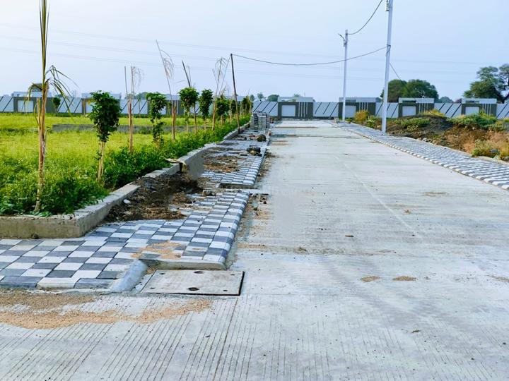 Anant Tanishq Corridor 2 Main Image 1