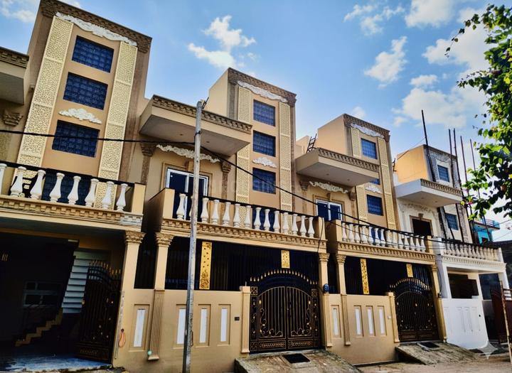 Railway Colony, Charbagh Main Image 1