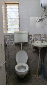 Bathroom Image of 400 Sq.ft 1 RK Apartment / Flat for rent in Popular Heights 2, Koregaon Park Pune for Rs. 23000