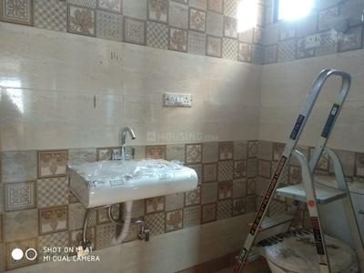 Bathroom Image of 1800 Sq.ft 2 BHK Builder Floor for rent in Hauz Khas New Delhi for Rs. 60000