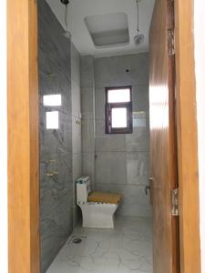 Common Bathroom Image of 1650 Sq.ft 3 BHK Apartment / Flat for sale in Lal Kuan Ghaziabad for Rs. 6565000
