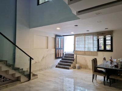 Living Room Image of 1650 Sq.ft 3 BHK Builder Floor for rent in Janakpuri New Delhi for Rs. 50000