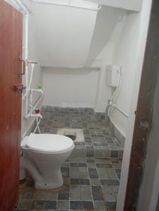 Bathroom Image of 400 Sq.ft 1 BHK Independent House for rent in Vyasarpadi Chennai for Rs. 6000