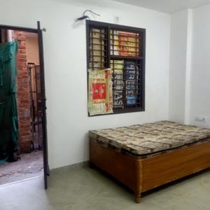 Bedroom Image of 650 Sq.ft 1 BHK Builder Floor for rent in Mukherjee Nagar New Delhi for Rs. 14000