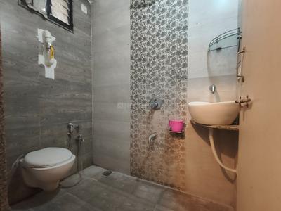 Bathroom Image of 900 Sq.ft 2 BHK Apartment / Flat for rent in Earth Ambrosia, Vemali Vadodara for Rs. 16000