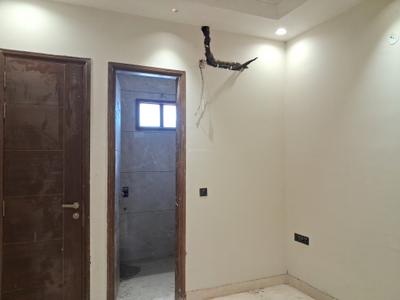 Bedroom Image of 900 Sq.ft 3 BHK Builder Floor for sale in Paschim Vihar New Delhi for Rs. 21000000