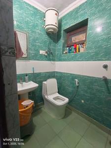 Bathroom Image of 2500 Sq.ft 3 BHK Independent House for rent in Sector 12 Noida for Rs. 40000