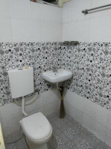 Bathroom Image of 1050 Sq.ft 2 BHK Independent House for rent in Model Town Gwalior for Rs. 10000