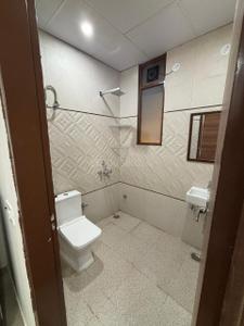 Bathroom Image of 1350 Sq.ft 1 RK Studio for rent in Sector 28 Gurgaon for Rs. 17500