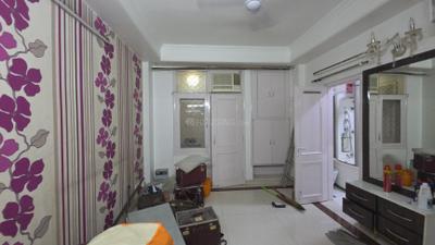 Bedroom Image of 1800 Sq.ft 3 BHK Builder Floor for rent in Freedom Fighters Enclave New Delhi for Rs. 50000