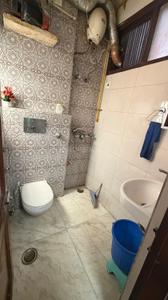Bathroom Image of 900 Sq.ft 2 BHK Apartment / Flat for sale in Karol Bagh New Delhi for Rs. 11000000
