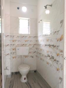 Common Bathroom Image of 757 Sq.ft 2 BHK Apartment / Flat for sale in Diamond Park Exotica, Joka Kolkata for Rs. 2950000