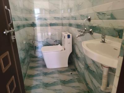 Common Bathroom Image of 792 Sq.ft 1 BHK Apartment / Flat for rent in Kondapur Hyderabad for Rs. 15000