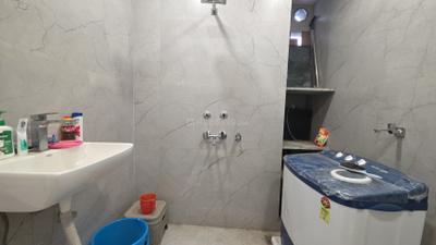 Bathroom Image of 400 Sq.ft 1 BHK Apartment / Flat for rent in Pitampura New Delhi for Rs. 19900