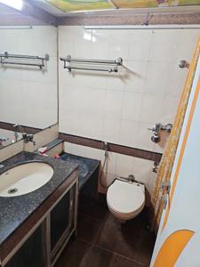 Common Bathroom Image of 1350 Sq.ft 2.5 BHK Apartment / Flat for rent in Matunga East Mumbai for Rs. 125000