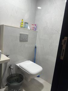 Bathroom Image of 1006 Sq.ft 2.5 BHK Apartment / Flat for sale in Arkade Aura, Santacruz West Mumbai for Rs. 58000000