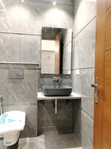 Bedroom Three Image of 5900 Sq.ft 5 BHK Apartment / Flat for sale in DLF The Aralias, Sector 42 Gurgaon for Rs. 400000000