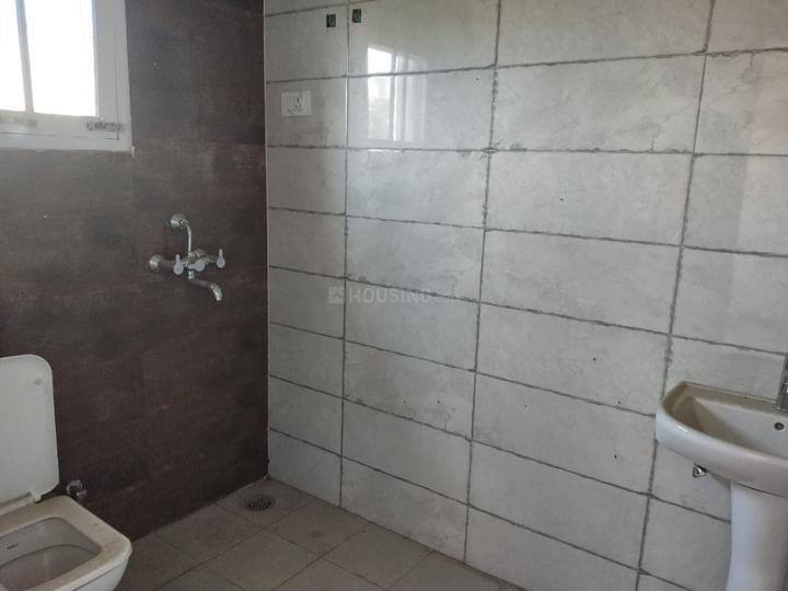 Highway Towers  Bathroom 1