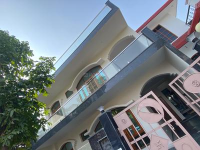 Image of 2600 Sq.ft 3 BHK Builder Floor for rent in Gamma II, Greater Noida for Rs. 26000