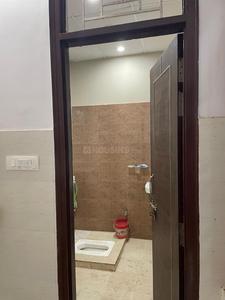 Bathroom Image of 1250 Sq.ft 2 BHK Builder Floor for rent in Gomti Nagar Lucknow for Rs. 18000
