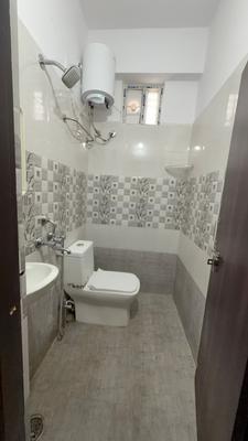 Bathroom Image of 900 Sq.ft 1 BHK Apartment / Flat for rent in Kondapur Hyderabad for Rs. 27500