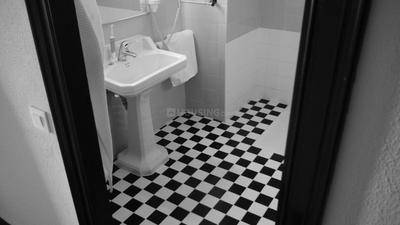 Bathroom Image of 1400 Sq.ft 3 BHK Apartment / Flat for sale in Ekta Lilou Villa, Santacruz West Mumbai for Rs. 69000000