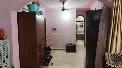 Living Room Image of 1000 Sq.ft 3 BHK Builder Floor for sale in Mayur Vihar Phase 1 New Delhi for Rs. 8000000