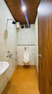 Bathroom Image of 1000 Sq.ft 1 BHK Builder Floor for rent in Mahalakshmi Nagar Indore for Rs. 17000