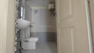 Bathroom Image of 615 Sq.ft 1 BHK Apartment / Flat for rent in Maxblis Grand Wellington, Sector 75 Noida for Rs. 25000