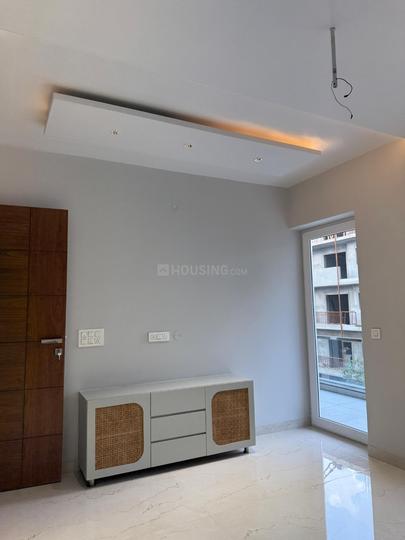 Dlf The Valley Central Main Image 1