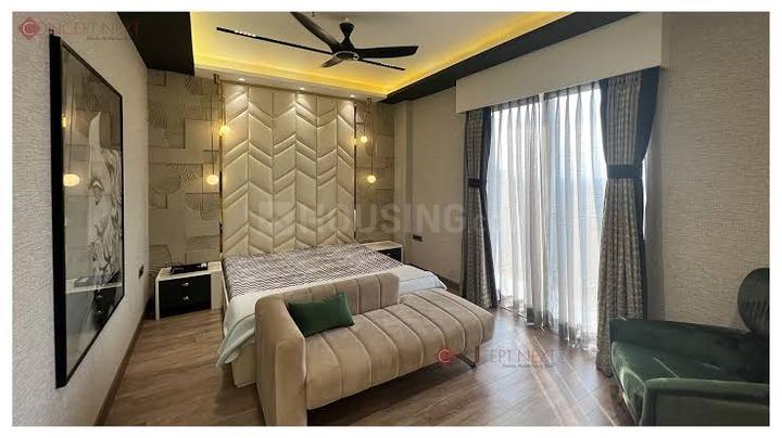 DLF Capital Greens Main Image 1