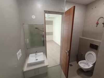 Bathroom Image of 2250 Sq.ft 3 BHK Builder Floor for rent in BPTP Pride Floors, Sector 77 Faridabad for Rs. 40000