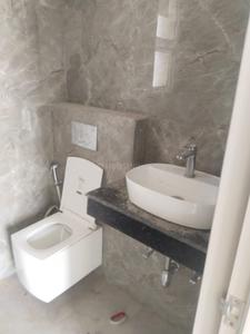 Bathroom Image of 3670 Sq.ft 4 BHK Apartment / Flat for rent in Shalimar One World Pinnacle, Gomti Nagar Lucknow for Rs. 40000