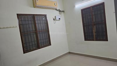 Bedroom Image of 800 Sq.ft 2 BHK Apartment / Flat for rent in Pallikaranai Chennai for Rs. 20000
