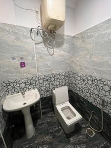 Bathroom Image of 1200 Sq.ft 2 BHK Apartment / Flat for rent in Cooke Town Bengaluru for Rs. 40000