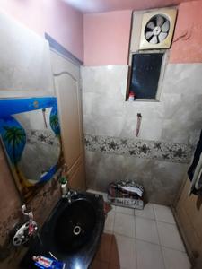 Bathroom Image of 1500 Sq.ft 5 BHK Apartment / Flat for sale in Jajmau Sub Metro City Kanpur for Rs. 3800000